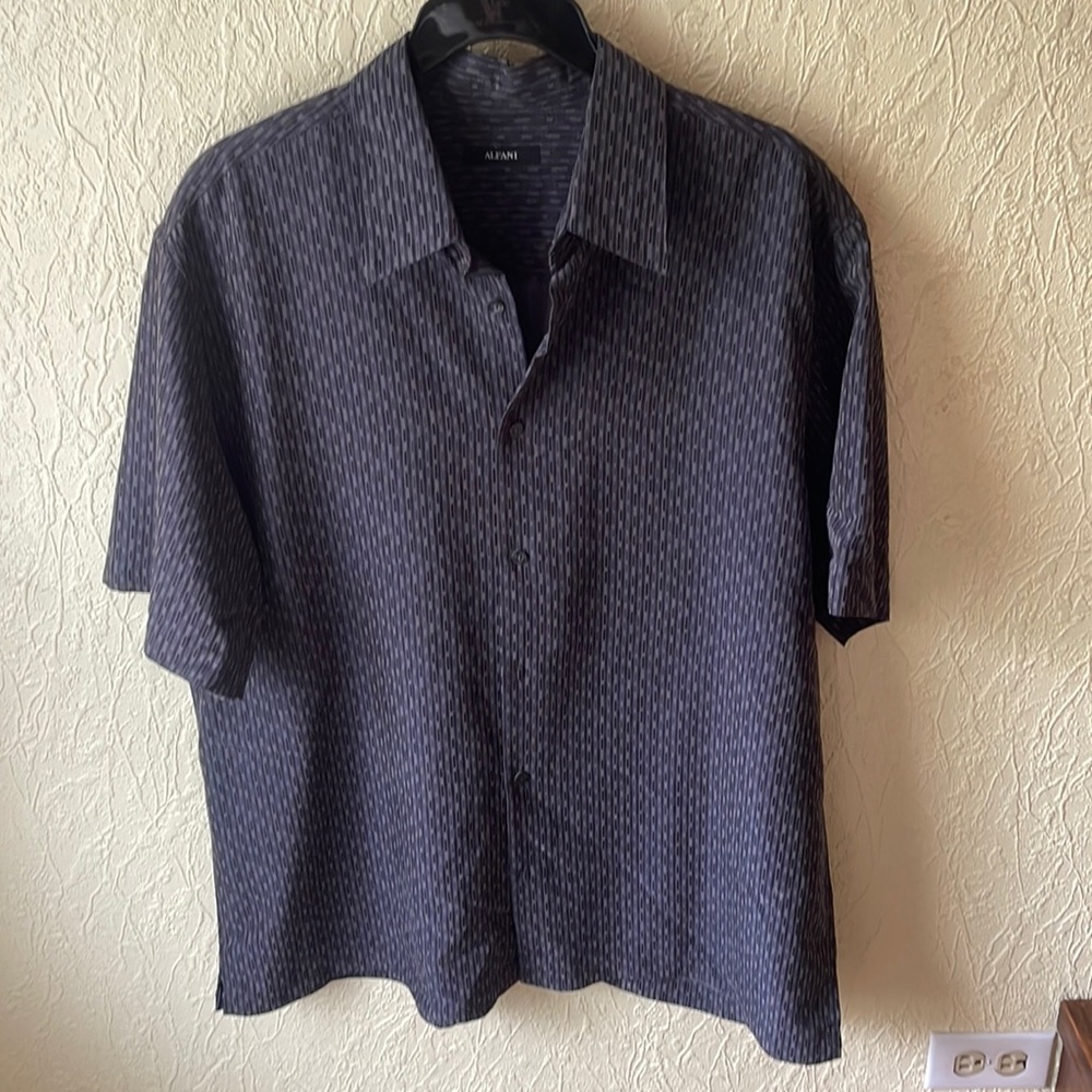 Men’s Alfani casual button up. Size L